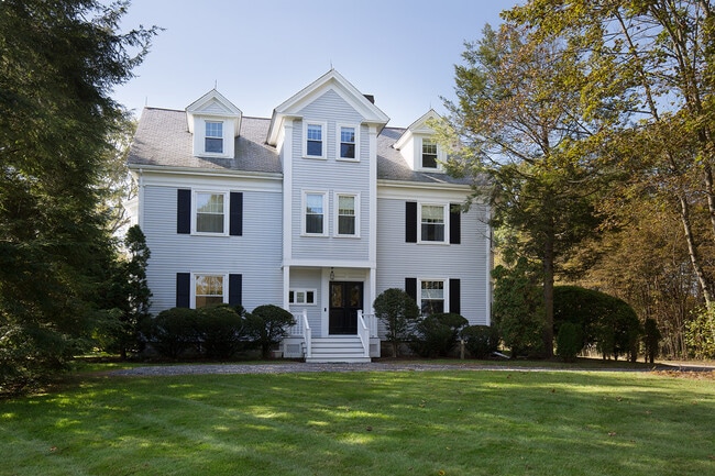 Building Photo - 352 Thoreau St Rental