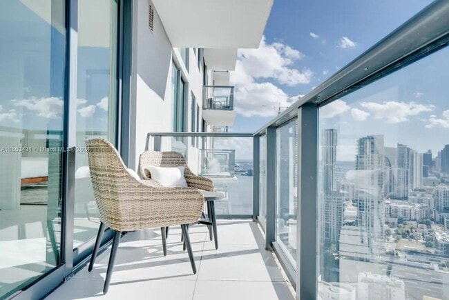 Photo - 501 NE 31st St Unidad 3709