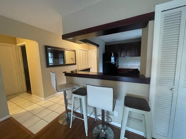 Building Photo - 3930 Crystal Lake Dr Unit 316