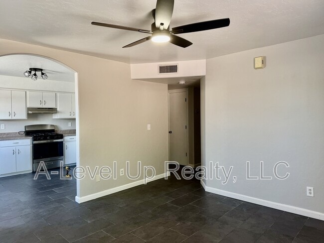 1044 S 4th Ave