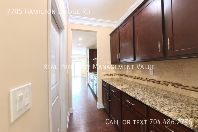 Photo - 7705 Hamilton Bridge Rd