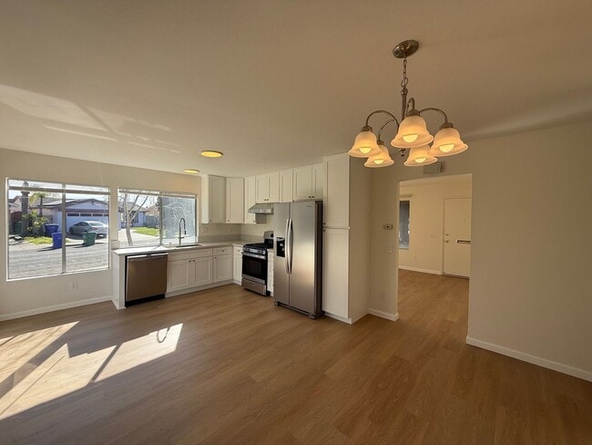 Building Photo - Freshly Remodeled 3B/2BA W/ Fenced Yard & Attached Garage!