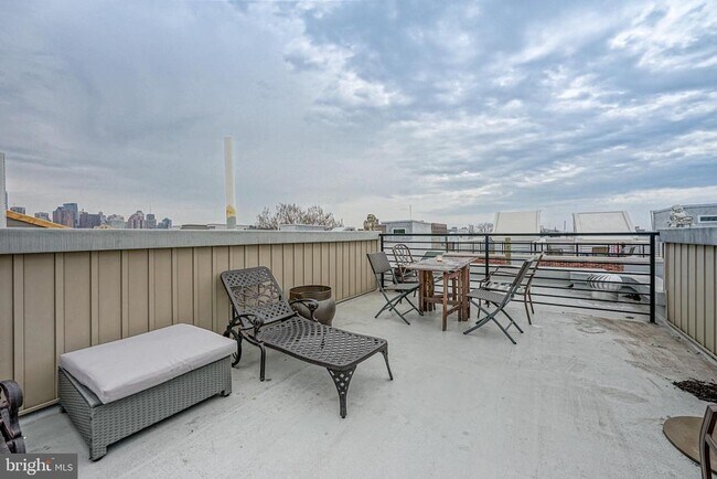 Building Photo - 1332 S Bouvier St