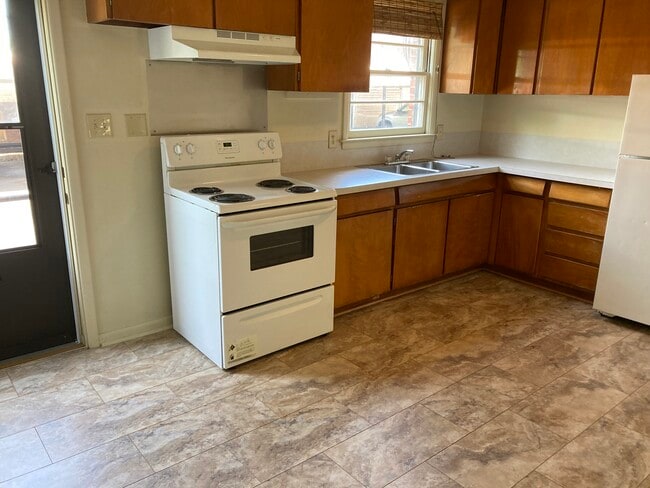 Photo - 1112 W Elm St