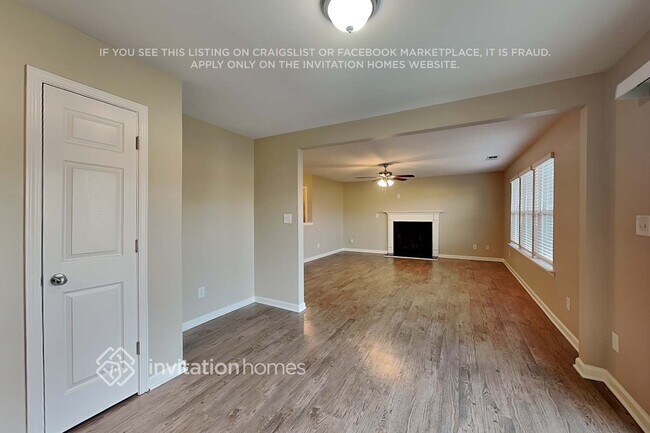 Photo - 925 Donington Cir SE
