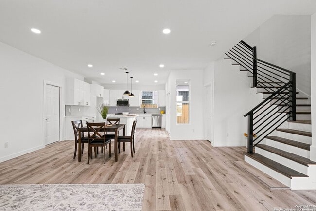 Photo - 430 Dreiss St