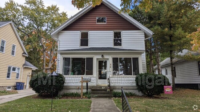 Building Photo - 36 Lowell Ave NE Unit 2 Rental