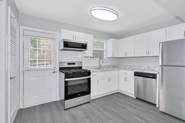 Building Photo - Canterbury Square Rental