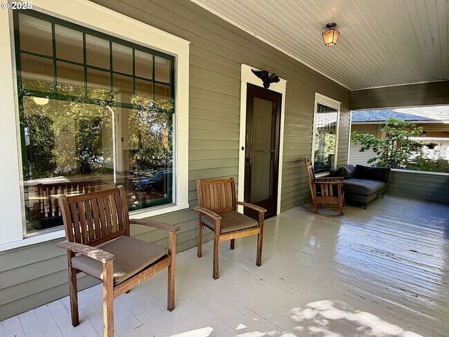 Photo - 1702 Cedar St