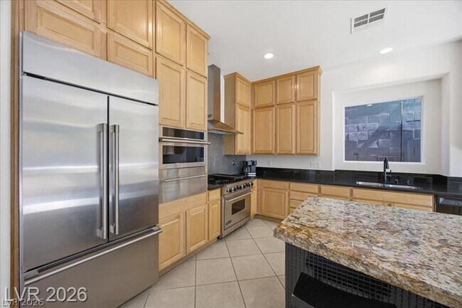 Photo - 2765 Struan Ave