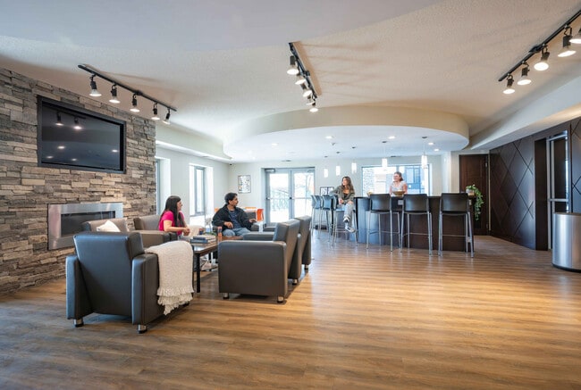 Common Lounge - King Street Towers - Student Living