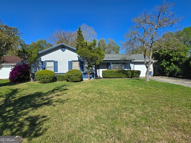 Building Photo - 425 Sunnyside Dr