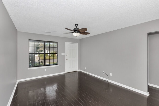 Photo - 2904 McDonald Dr SW