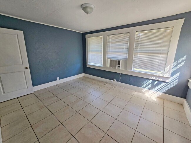Photo - 612 26th St W Unit Apt. 4