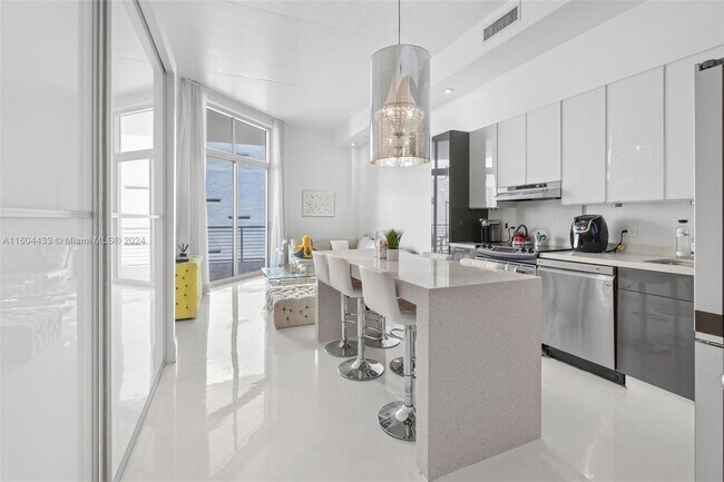 Photo - 2001 Meridian Ave Unidad # 525 Rental