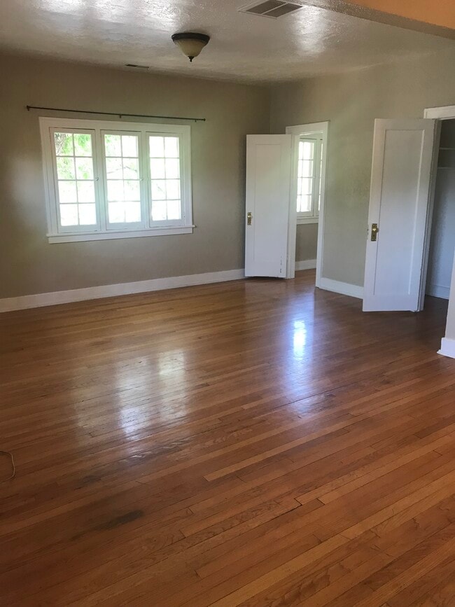 Building Photo - 945 S 700 E Rental