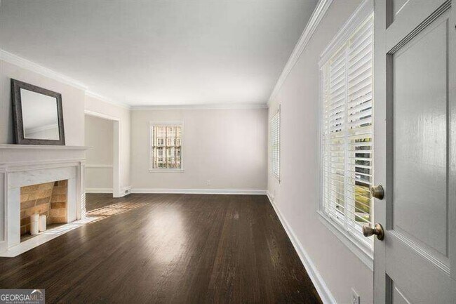 Photo - 140 Rumson Rd NE