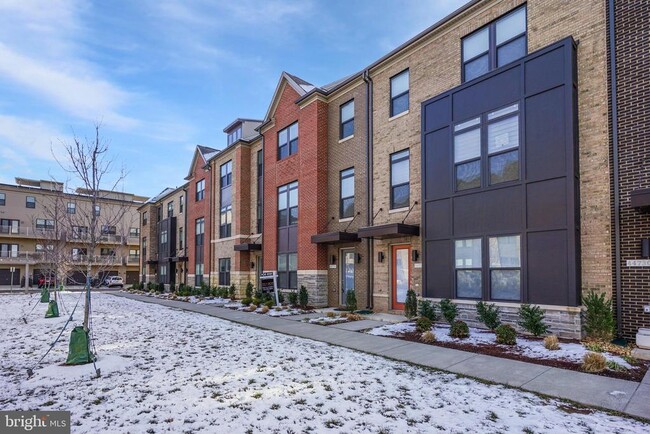 Building Photo - 44734 Roosevelt Sq