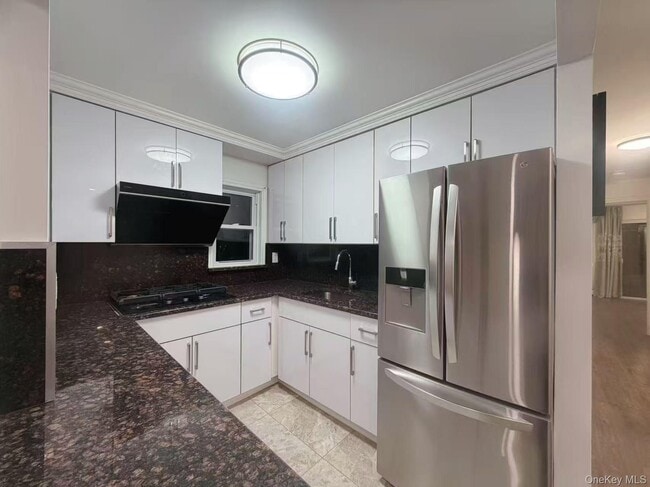 Photo - 45-36 204th St