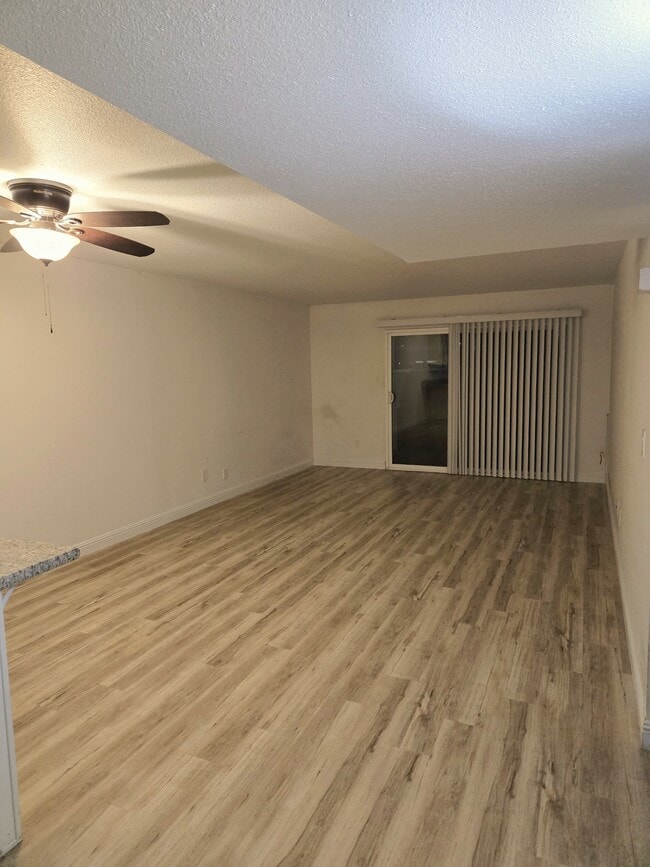 Building Photo - 3768 W Benjamin Holt Dr Unit 9