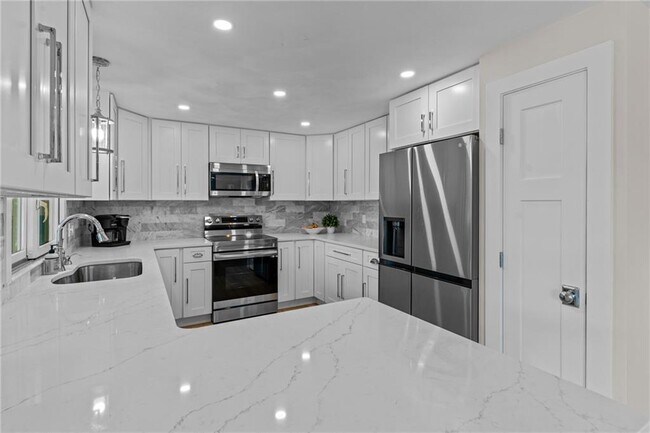 Photo - 8 Woodsia Rd
