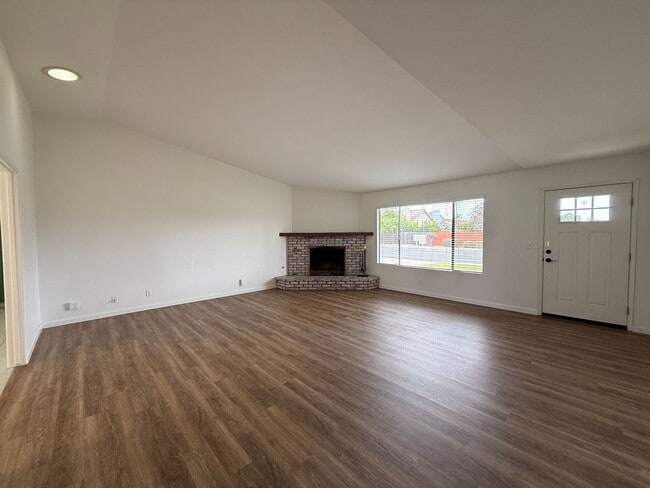 Photo - Pioneer Village- Large Single Story Home Near Marian Hospital/101 Frwy