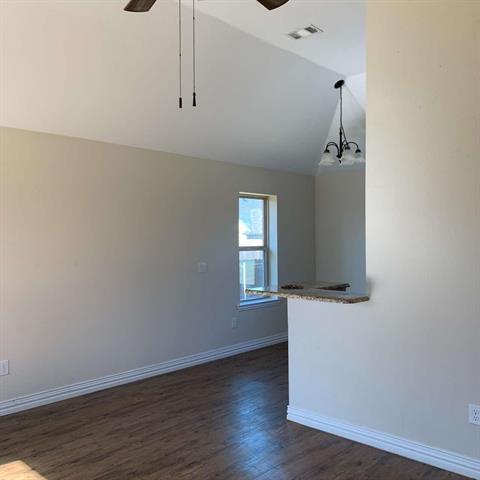 Photo - 409 Maple Row