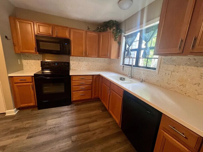 Room in Townhome on Willow Bridge Dr