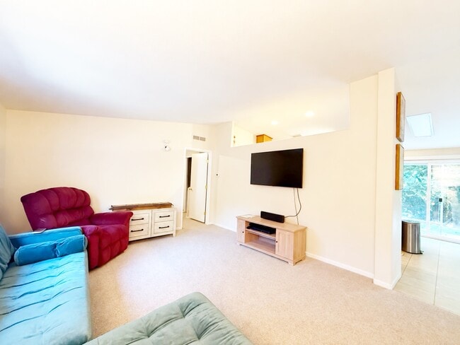 360 E Rasor Rd