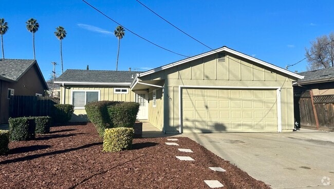 Building Photo - Very nice single family house in the Grimm...