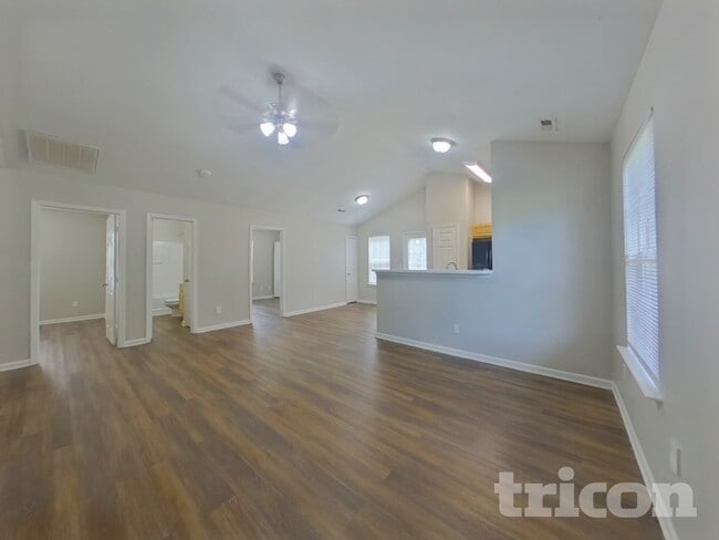 Photo - 842 Lakehill Rd