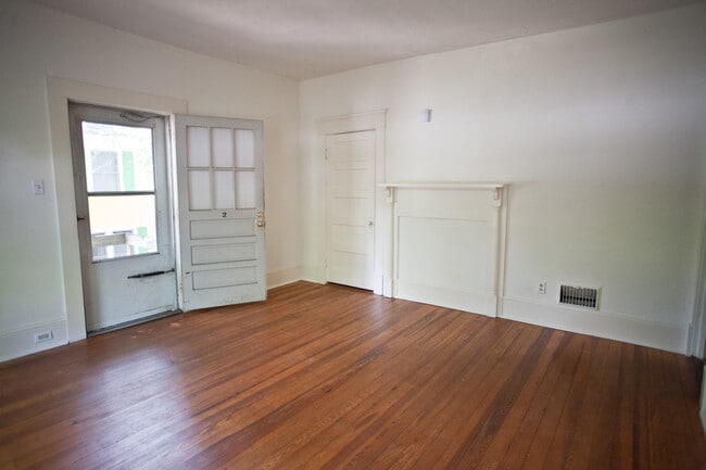 Photo - 212 2 McCauley Street