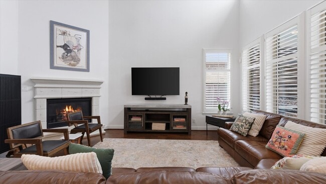 Building Photo - 14 Whispering Thicket Pl