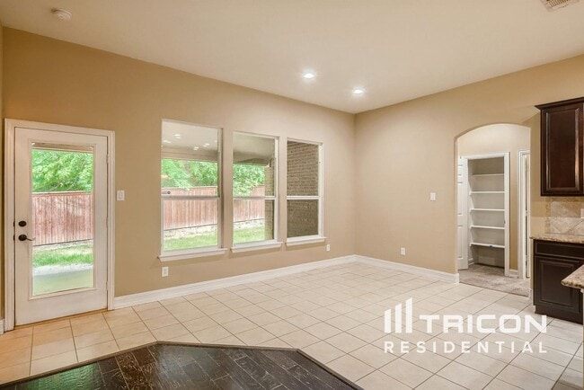 Photo - 612 Peterhouse Dr
