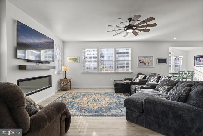 Photo - 68 SNOWDROP Dr