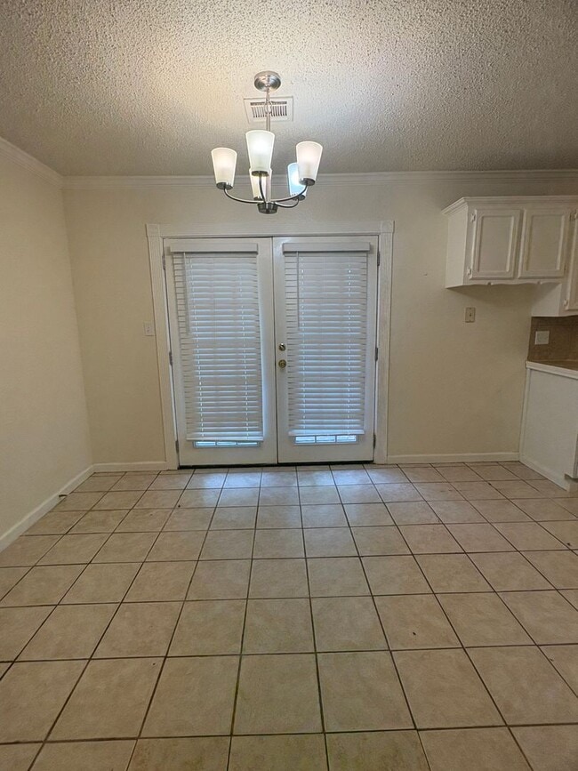 Photo - 808 Catherine Dr