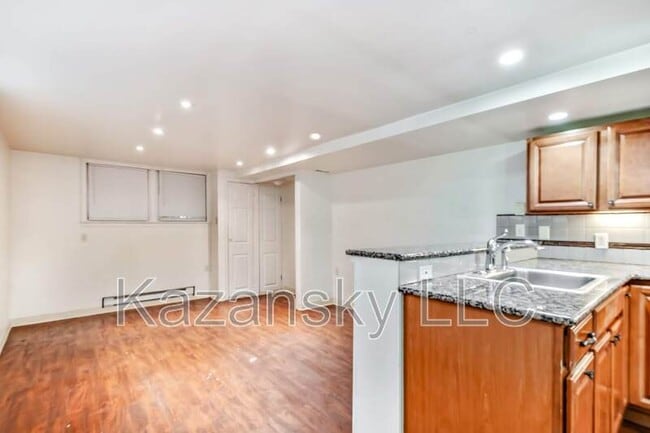 Building Photo - 4901 N 18th St Unit Apt G