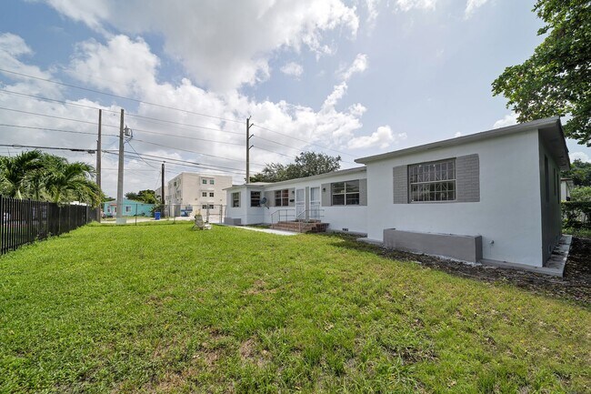 Building Photo - 1260 NW 58th St Unit 1262 NW 58th Street