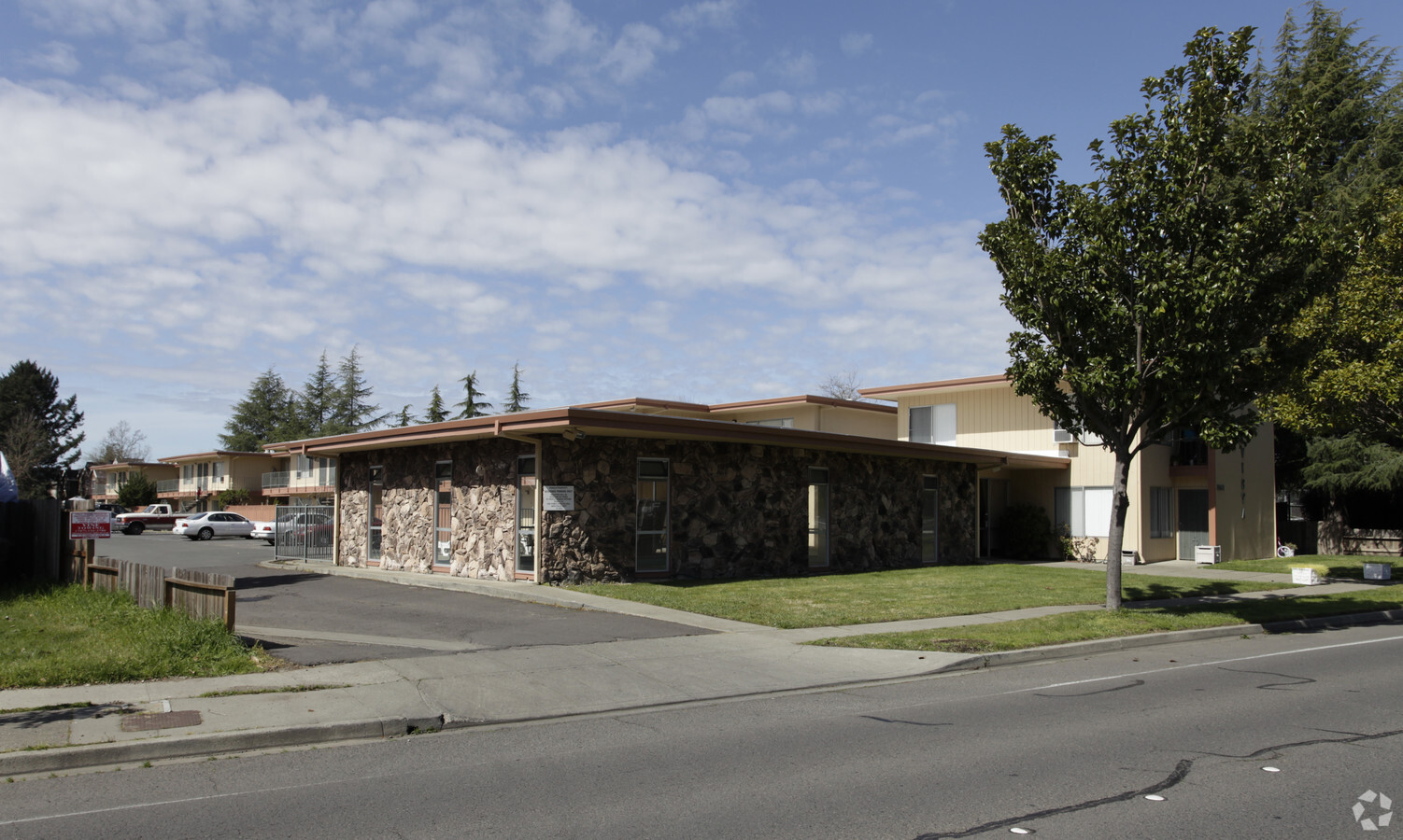 La Vista Apartments - La Vista Apartments