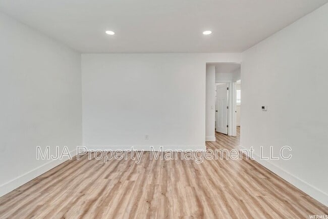 Photo - 927 W 1100 N Unidad 6