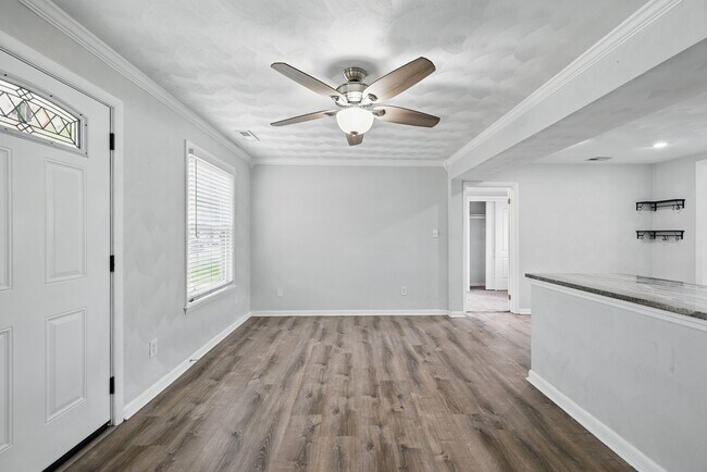 Photo - 3521 Brest Ave