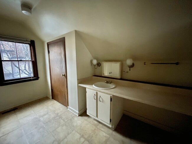 Photo - 652 University Ave Unit 652.5