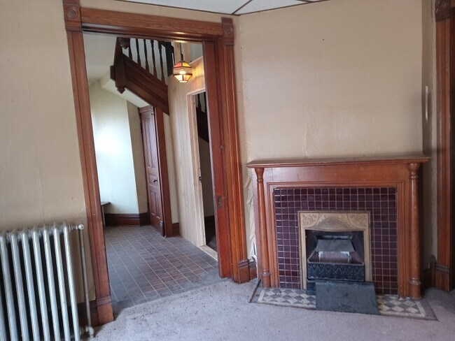 Photo - 906 N Grand Ave