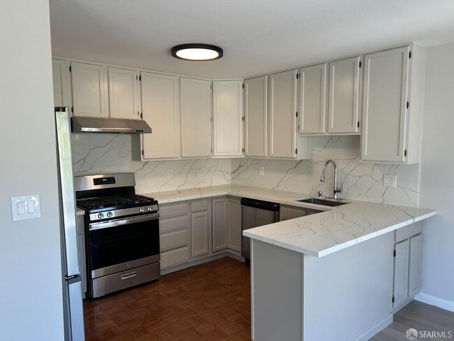 Building Photo - 3907 California St Rental