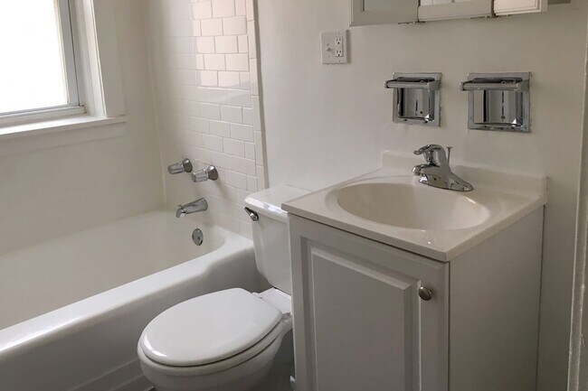 Photo - 918 E. Hyde Park Boulevard