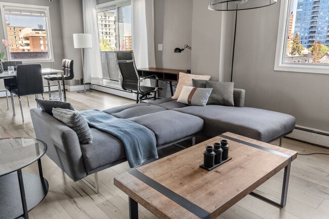 Building Photo - 235-215 15 Ave SW