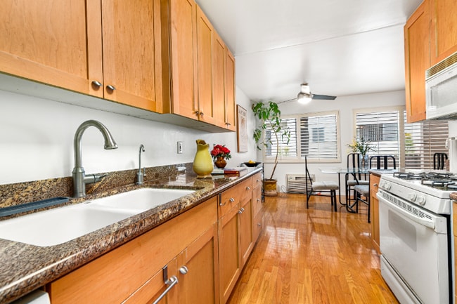 Photo - 1926 Glendon Ave