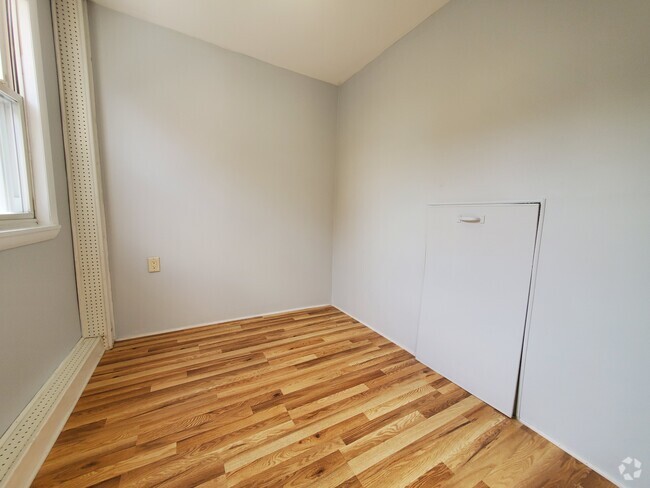 Building Photo - 22 Westervelt Pl Unit 2 Rental