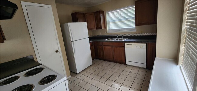 Photo - 11011 Crenchrus Ct