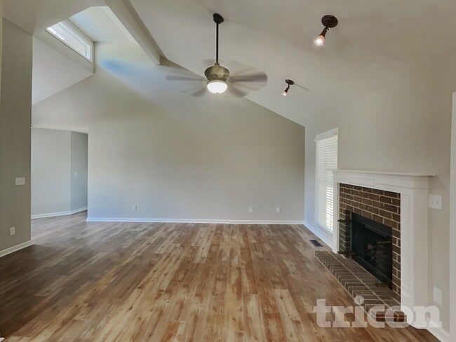 Photo - 210 Rollingwood Ct